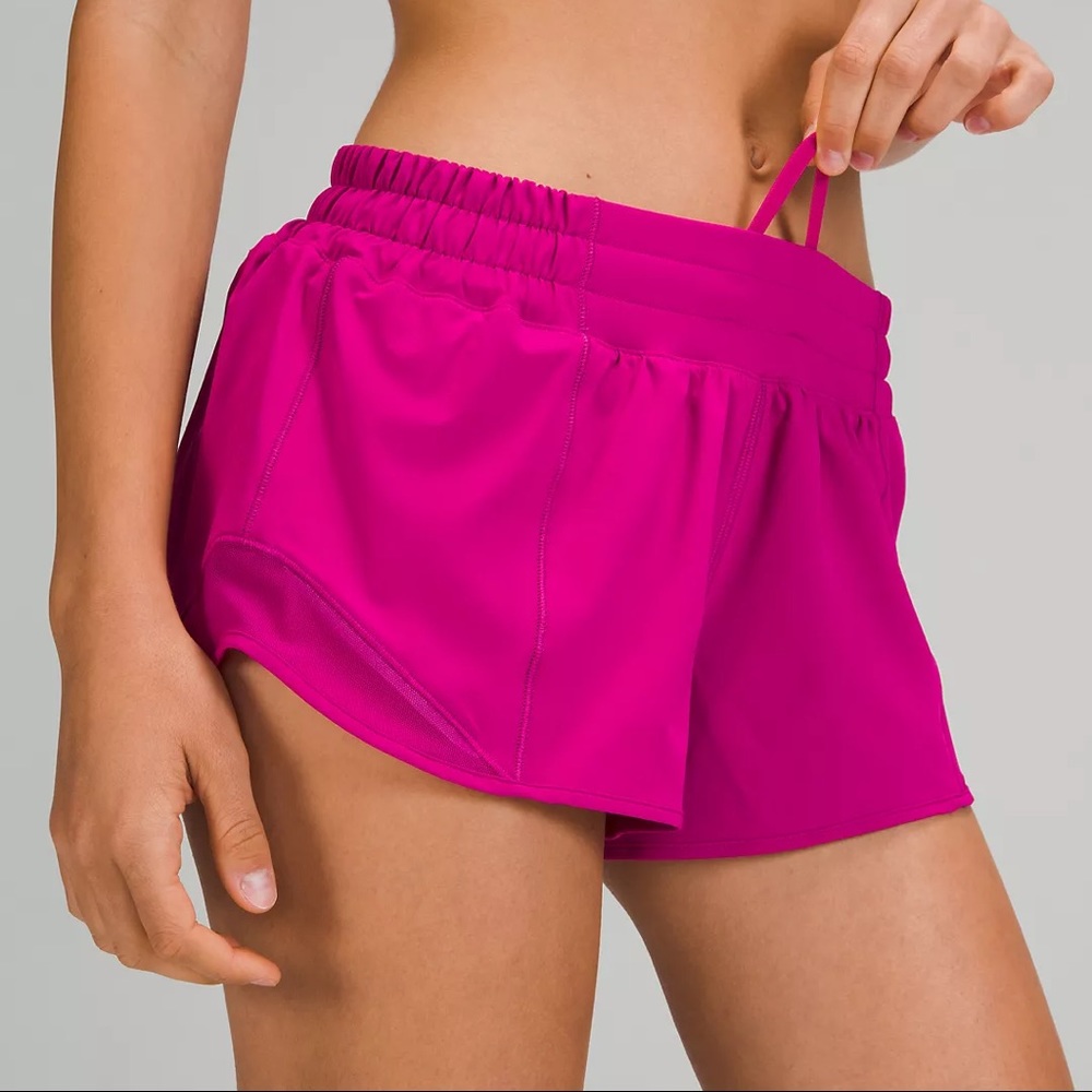 Lululemon Hotty Hot Low-Rise Lined Short 2.5"